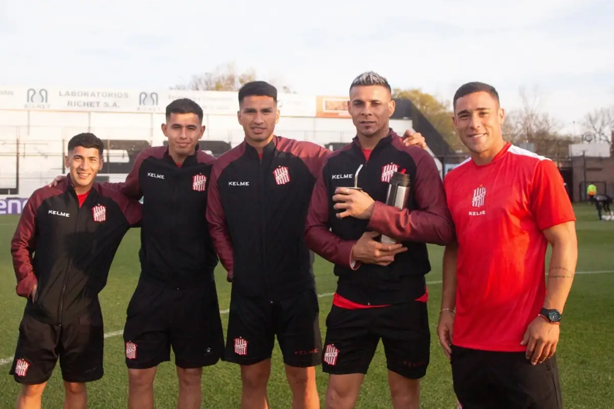 OTROS TIEMPOS. Vera y Moreno (los primeros desde la izquierda) dejarán de pertener a San Martín.