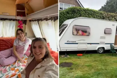 Se mudó a una casa rodante frente a la casa de su abuelo para acompañarlo tras quedar viudo