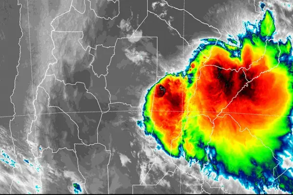 Hay alerta naranja por tormentas y fuertes vientos: cuáles son las provincias en riesgo