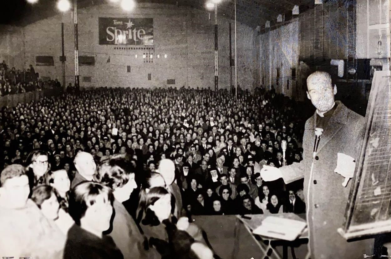 Recuerdos fotográficos: 1968. El no revelado truco de levitación del parapsicólogo González Quevedo