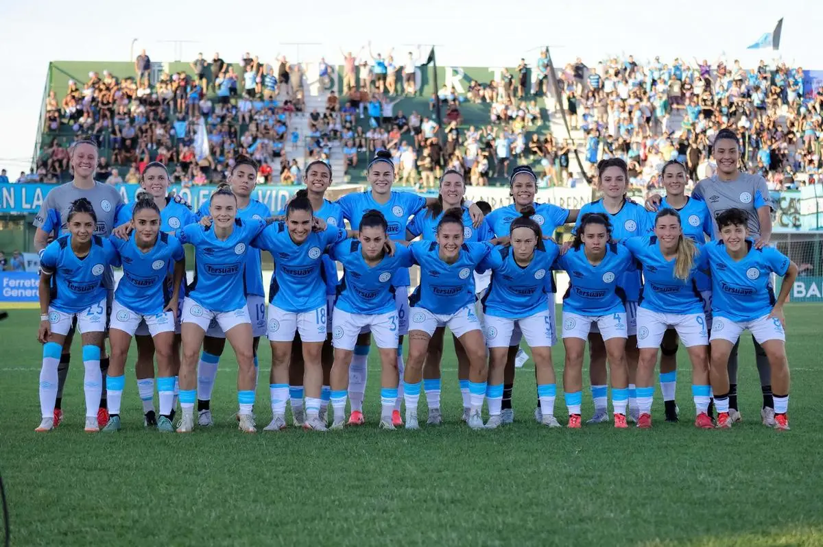 CAMPEONAS. El plantel de Belgrano se consagró como el mejor del año.
