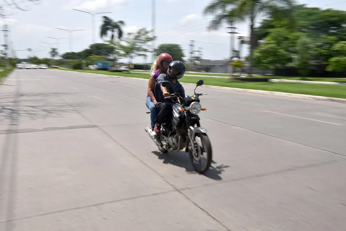 Yerba Buena y Concepción avanzan con posturas diferentes sobre la regularización de las motos de app