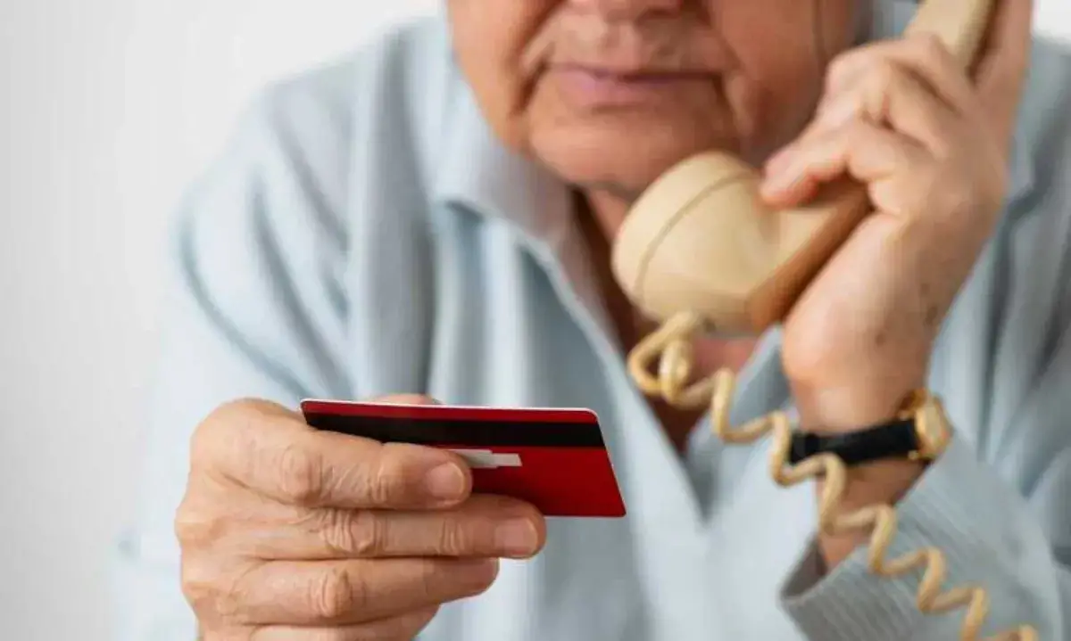 Las estafas pueden recibirse por llamada de teléfono, correo electrónico e incluso mensaje de WhatsApp