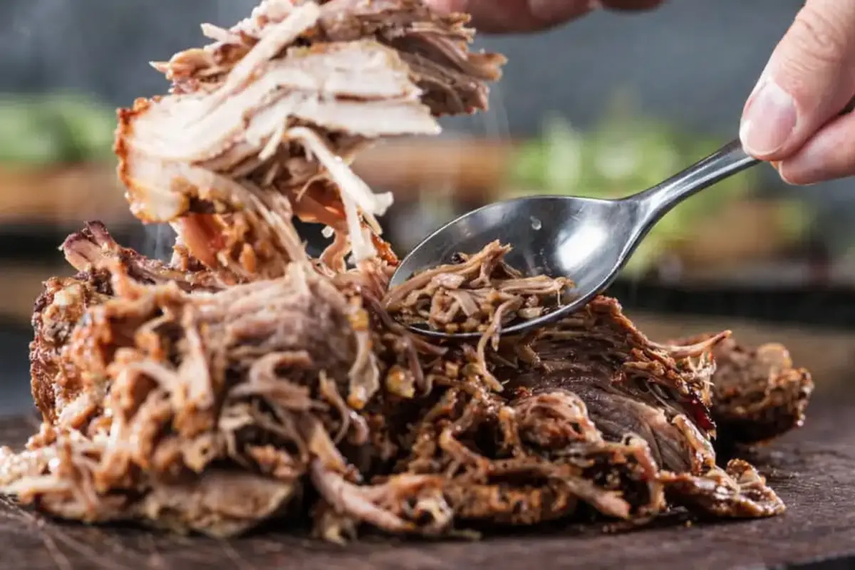 Cena navideña: cómo preparar el pernil de cerdo para que se desarme con una cuchara