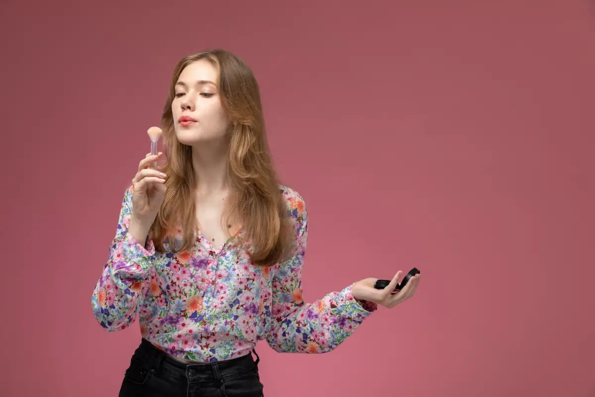 Qué dice la psicología de las personas que se perfuman todos los días. FREEPIK