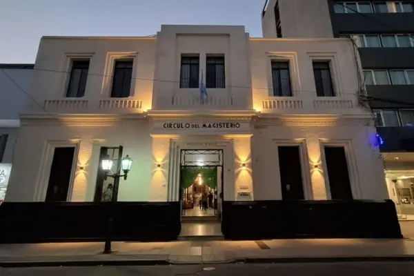 La fachada del Círculo del Magisterio luce como nueva