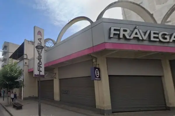 Dos mujeres fueron detenidas por robar 15 celulares de un negocio