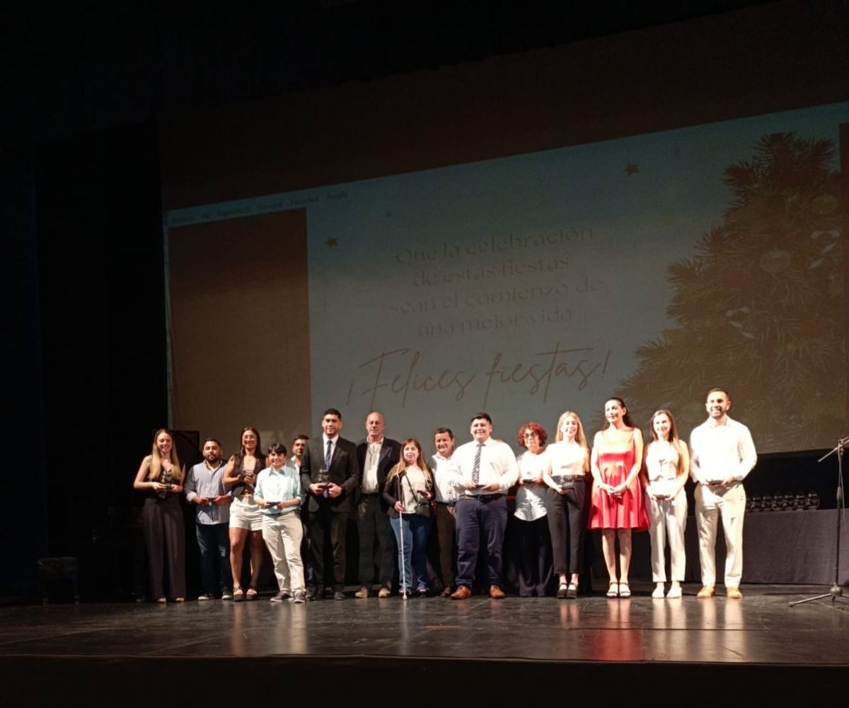 RECONOCIMIENTO. La Legislatura de Tucumán distinguió a Luciana Antonella Alanis entre los 150 jóvenes destacados por su trayectoria académica.