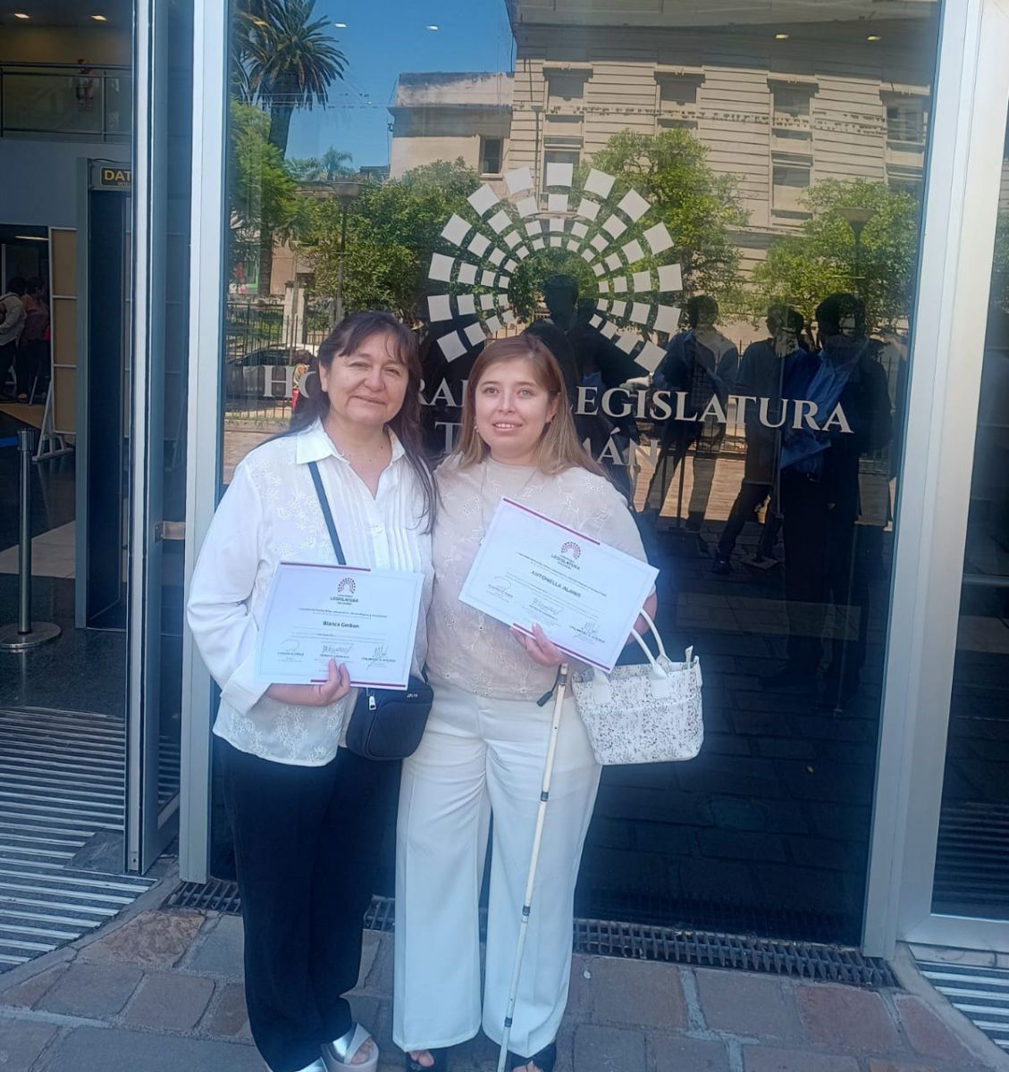 LUCIANA ANTONELLA JUNTO A SU MAMÁ. Una figura clave en su recorrido universitario y en el proceso que la llevó a estudiar en Tucumán.