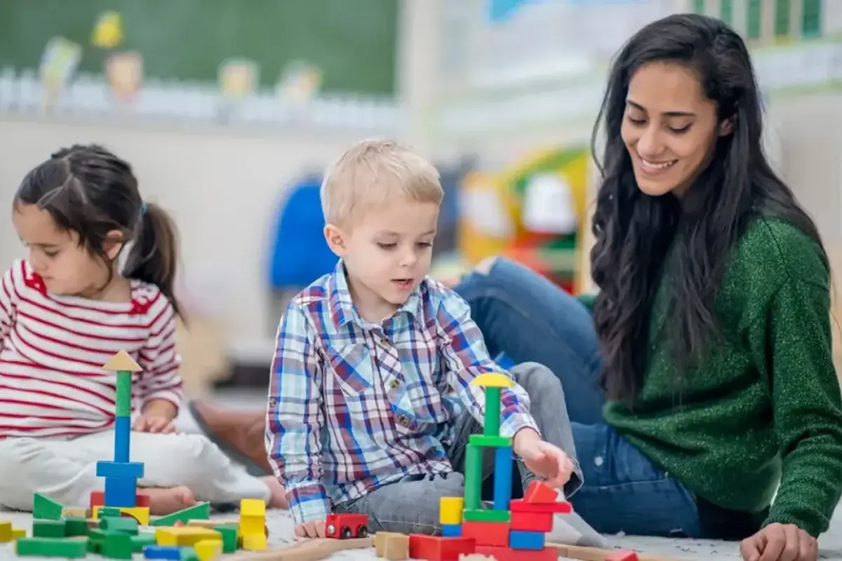 Los salarios de empleadas de comercio distinguen entre el personal con retiro y el personal sin retiro