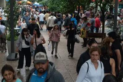 Vísperas de Navidad: en qué horarios estarán abiertos los comercios en el microcentro de Tucumán