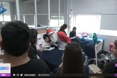 Papá Noel llegó al Hospital de Niños: juguetes, sonrisas y esperanza en una Navidad distinta