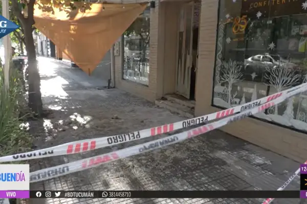 Se derrumbó el tanque de agua de un bar en Barrio Sur y generó importantes daños