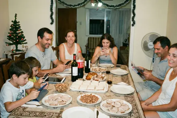 Sólo la mitad de los argentinos pasan las fiestas de Fin de Año con quienes realmente desean