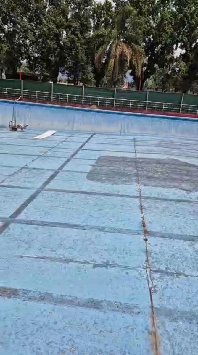 EN PROCESO. Así se encontraba la pileta en el Complejo.