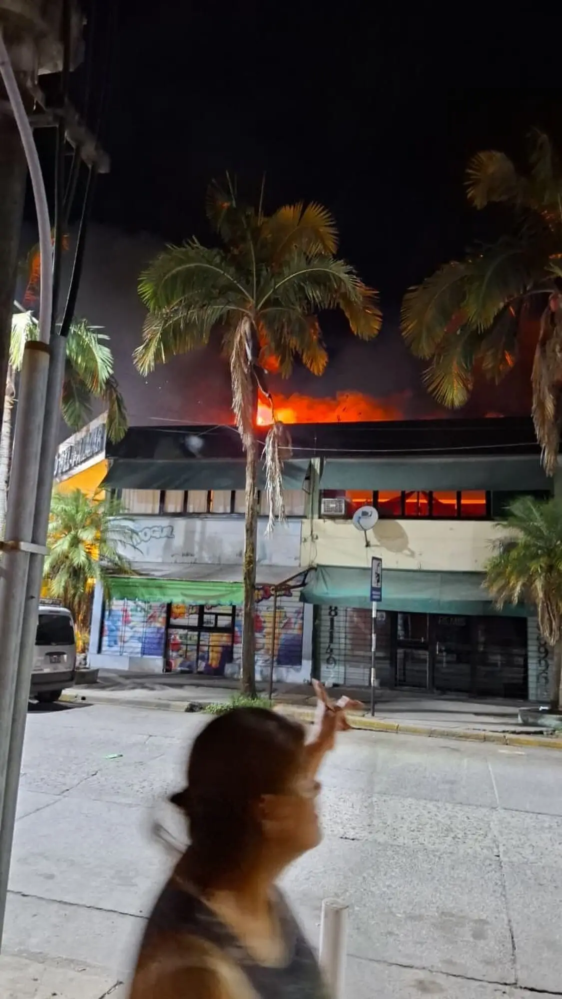 EL COMIENZO DEL FUEGO. El techo se incendió a las 2.