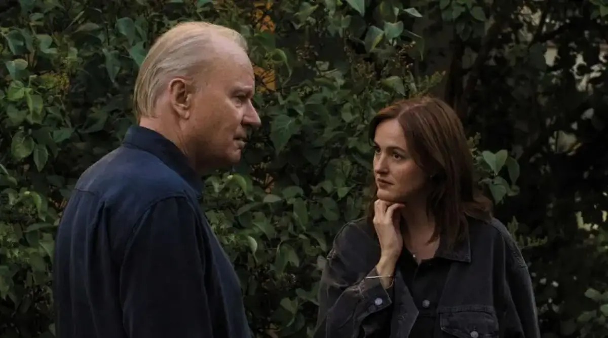 FRENTE A FRENTE. Stellan Skarsgård y Renate Reinsve, en plena crisis.