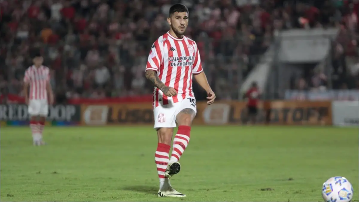 NUEVOS COMIENZOS. Gabriel Hachen firmó su contrato con San Martín de San Juan y fue presentado oficialmente como refuerzo del Verdinegro para la temporada 2026.