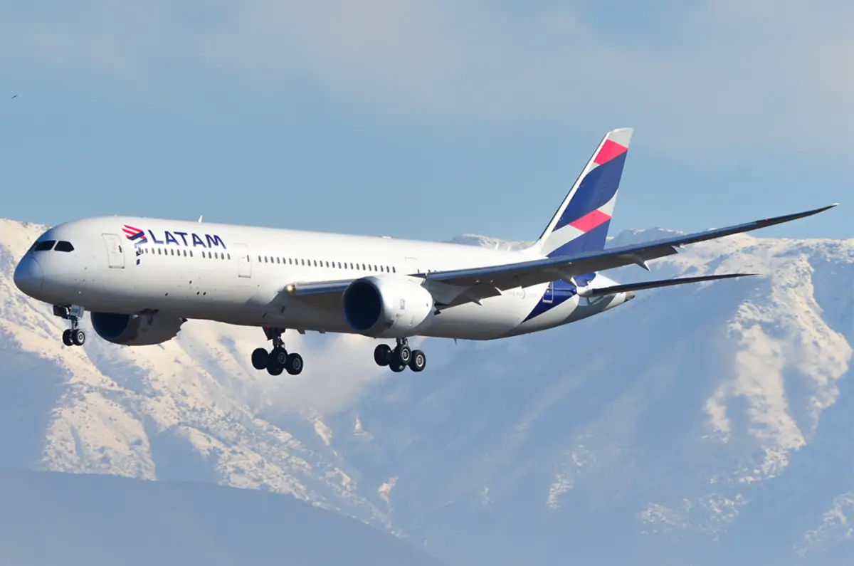 El Gobierno autorizó a Latam para operar vuelos de cabotaje en la Argentina