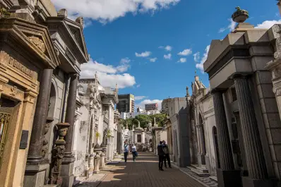 Una carrera virtual propone estudiar la muerte y los cementerios con una perspectiva social