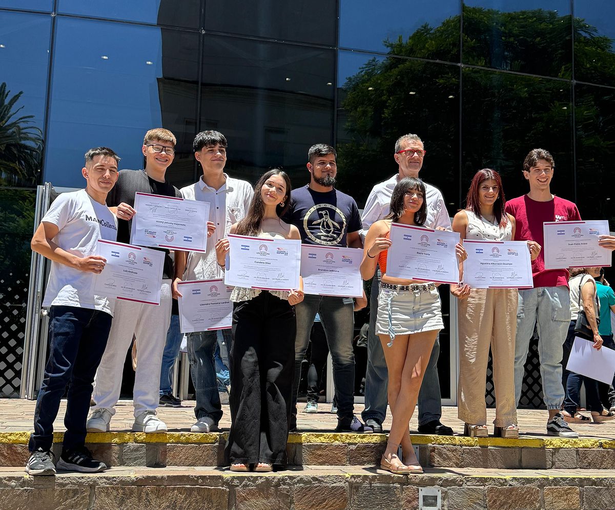 JÓVENES DESTACADOS. Lisandro Fontana Lardies fue distinguido por la Legislatura de Tucumán por su trayectoria y proyección internacional en karate.