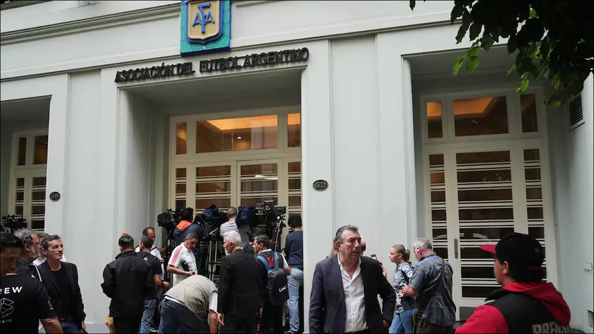 EN CRISIS. La sede de la AFA en Viamonte, epicentro de los tribunales internos que comenzaron a vaciarse tras las renuncias de jueces federales en medio de las investigaciones judiciales.