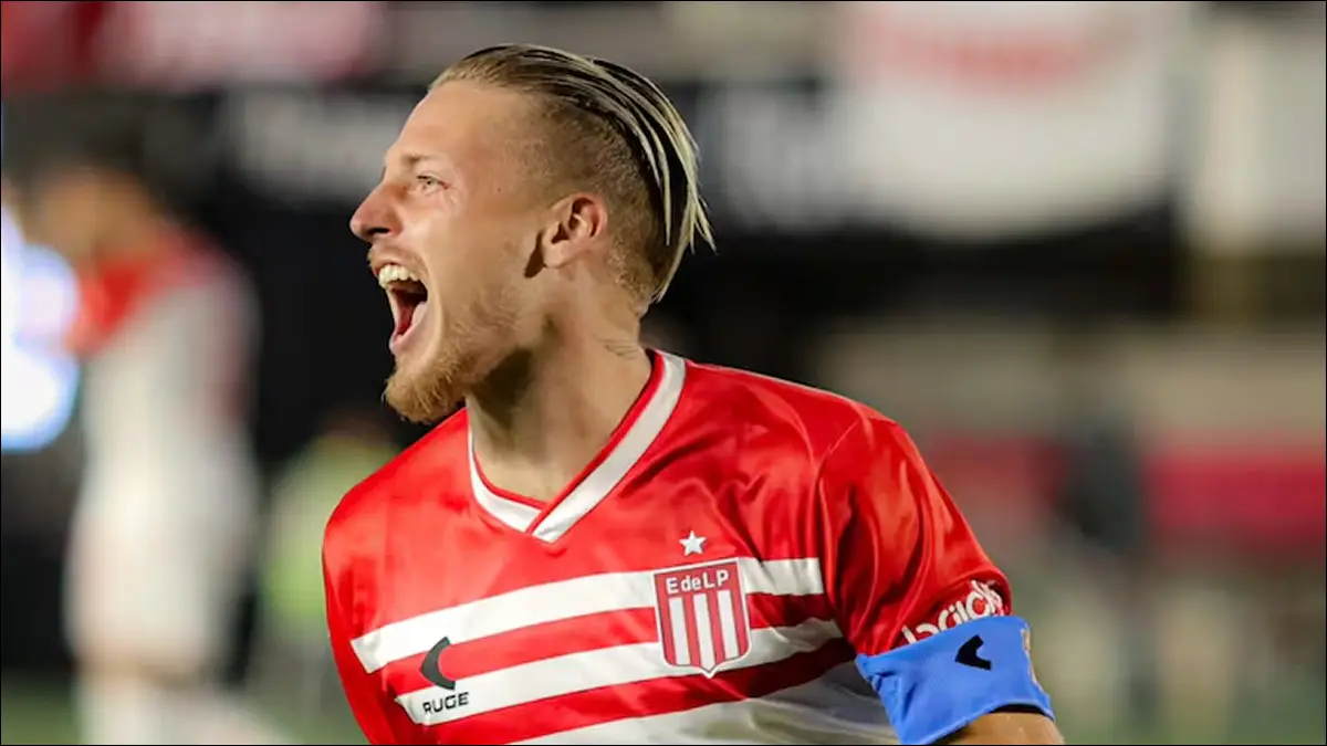 EN CARPETA. Santiago Ascacíbar fue ofrecido a Boca y su nombre volvió a escena en Brandsen 805, donde analizan el escenario antes de avanzar.