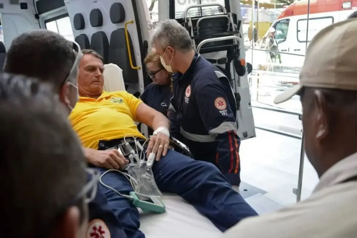 MAL MOMENTO. La salud de Jair Bolsonaro sumó otro episodio crítico. afp