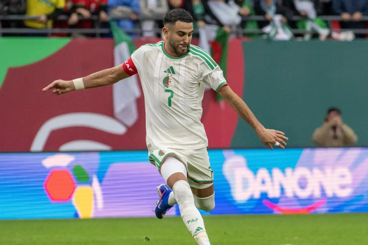 CUIDADO CON MAHREZ. El ex Manchester City continúa encendido: es el goleador del torneo, con tres tantos.