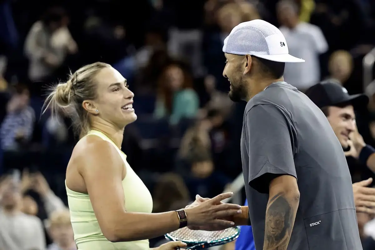 BUENA ONDA. A pesar de las declaraciones picantes en la previa, Sabalenka y Kyrgios se divirtieron en Dubai.