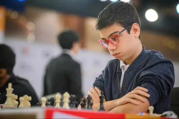 Mundial de Ajedrez Rápido: Faustino Oro tuvo un buen cierre y logró un nuevo récord