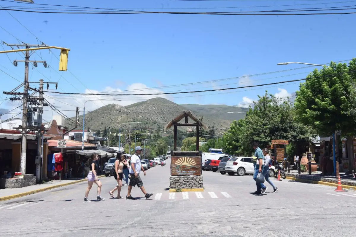 VISITANTES. Desde inicios de esta última semana del año, la villa turística empezó a ver más movimiento en sus calles, negocios y plazas. 