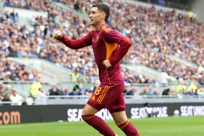 Roma le ganó 3-1 a Genoa con Dybala y Soulé desde el arranque