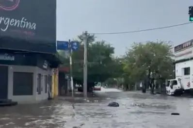 VIDEO. Lluvias intensas y calles colapsadas: el temporal complicó la jornada en Tucumán