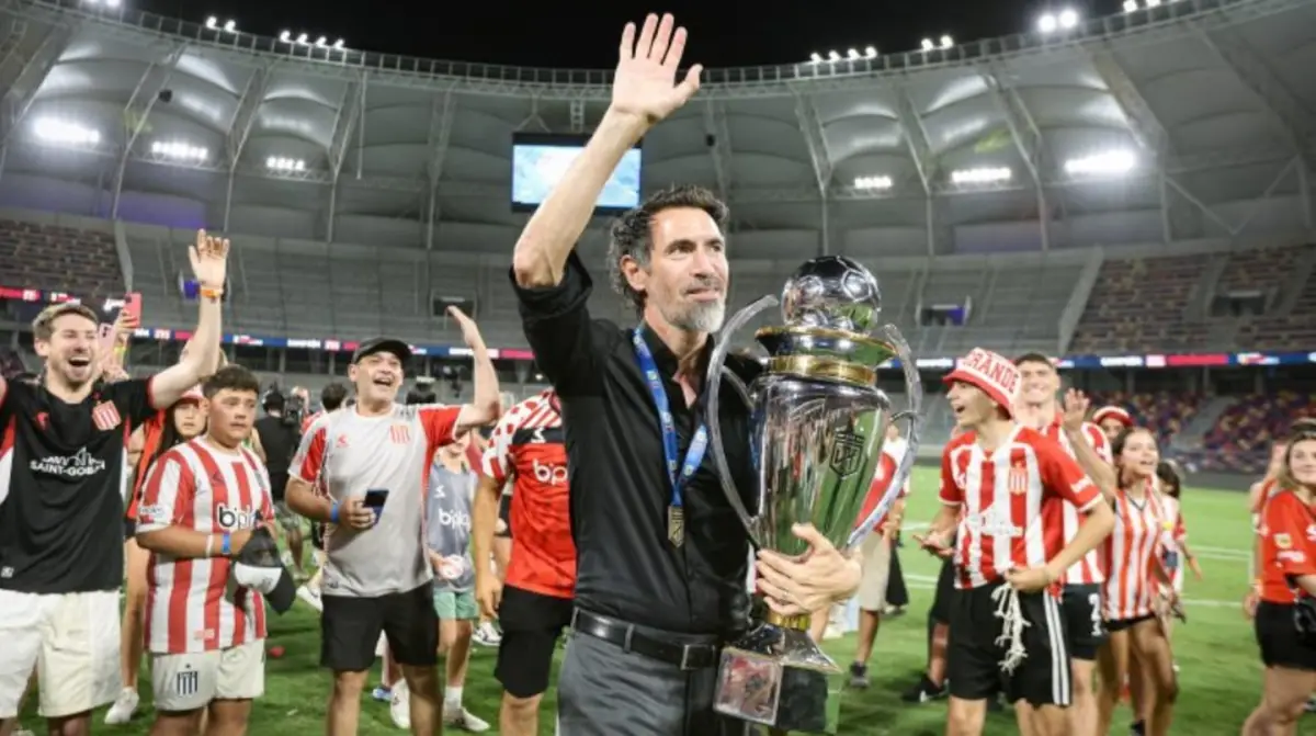 SIGUE. Pese a los rumores, Domínguez seguirá siendo el DT de Estudiantes.