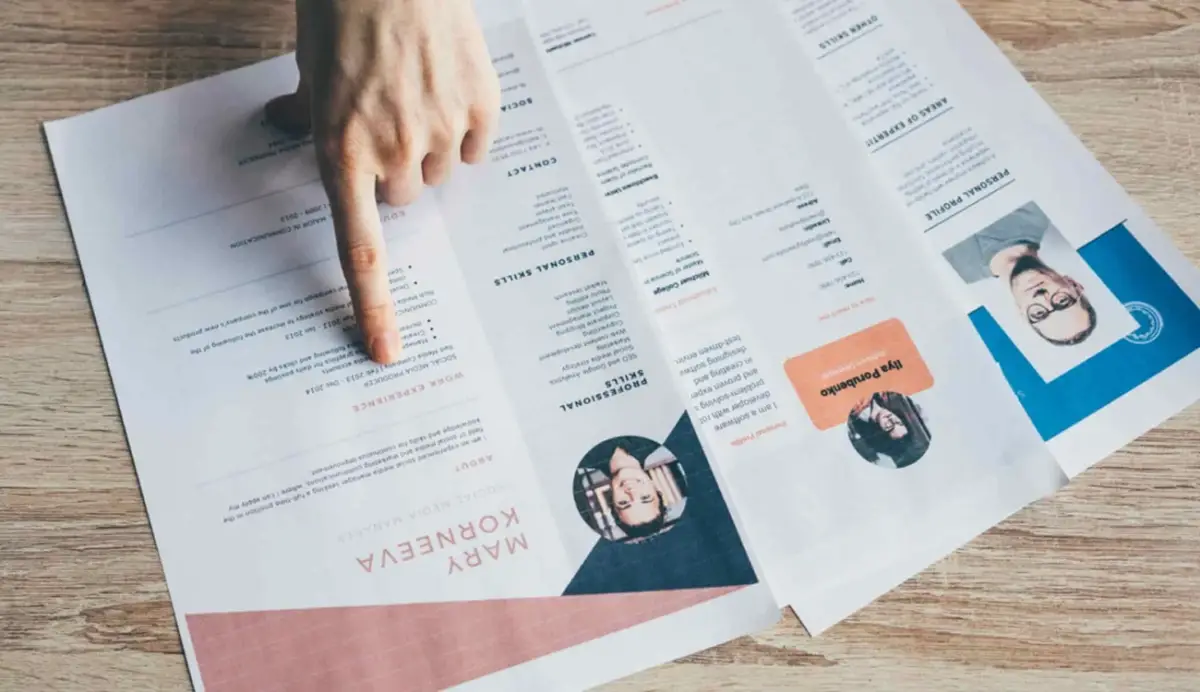 AL BUSCAR TRABAJO. El formato, las palabras clave y los errores que te pueden dejar fuera. / FREEPIK