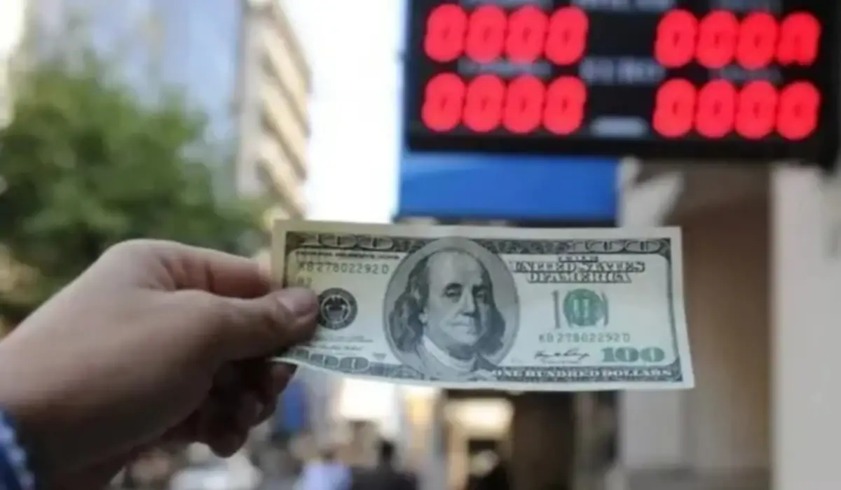 DÓLAR HOY. La divisa estadounidense saltó $300 en el año. 
