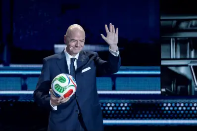 Gianni Infantino confirmó que la FIFA analiza cambiar la ley del fuera de juego