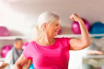 El método sencillo para fortalecer brazos y mejorar la postura despues de los 50