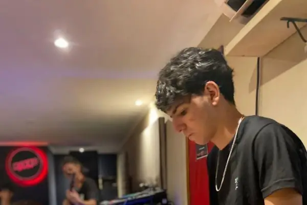 Mateo López, tras el sueño de ser músico profesional