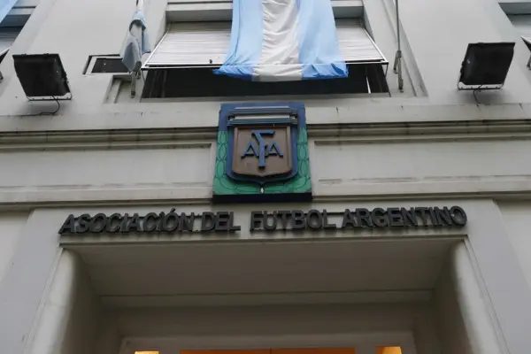 La AFA rompió el silencio: fuerte comunicado en defensa de Tapia y duras críticas a Tofoni