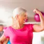 El método sencillo para fortalecer brazos y mejorar la postura despues de los 50