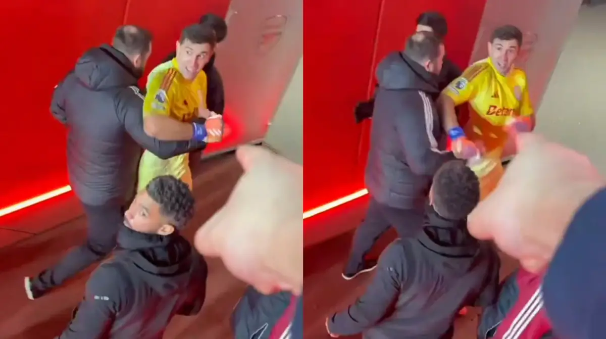 Video: el momento de furia del Dibu Martínez con hinchas del Arsenal que casi termina en escándalo