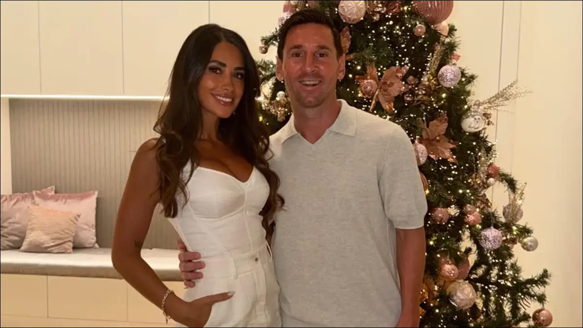 FAMILIA. Lionel Messi compartió en sus redes una imagen junto a Antonela Roccuzzo para recibir el 2026 desde Rosario.