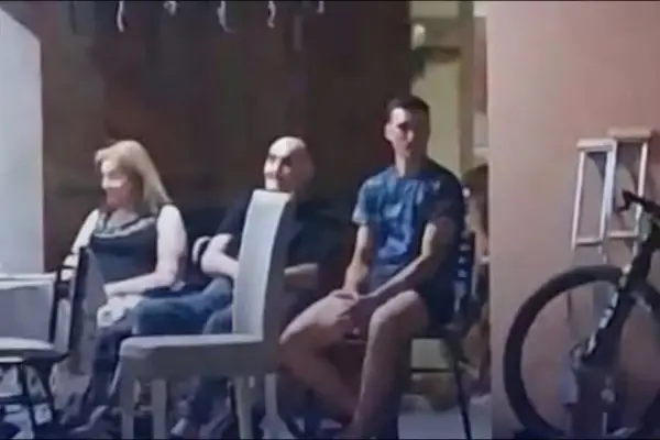 Lionel Scaloni celebró Año Nuevo en la vereda de su casa, junto a su familia en Pujato