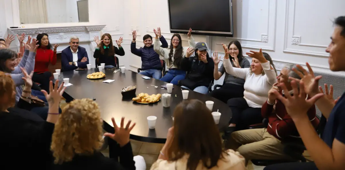 ACCESIBILIDAD. La certificación universitaria en Lengua de Señas Argentina posiciona a la UNR como referencia nacional en inclusión y reconocimiento de derechos.