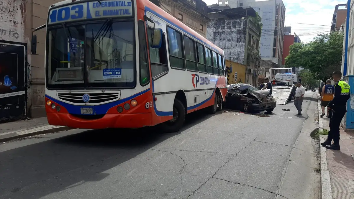 SAN MIGUEL DE TUCUMÁN. Accidente vial. Foto tomada de X (Horacio Flores)