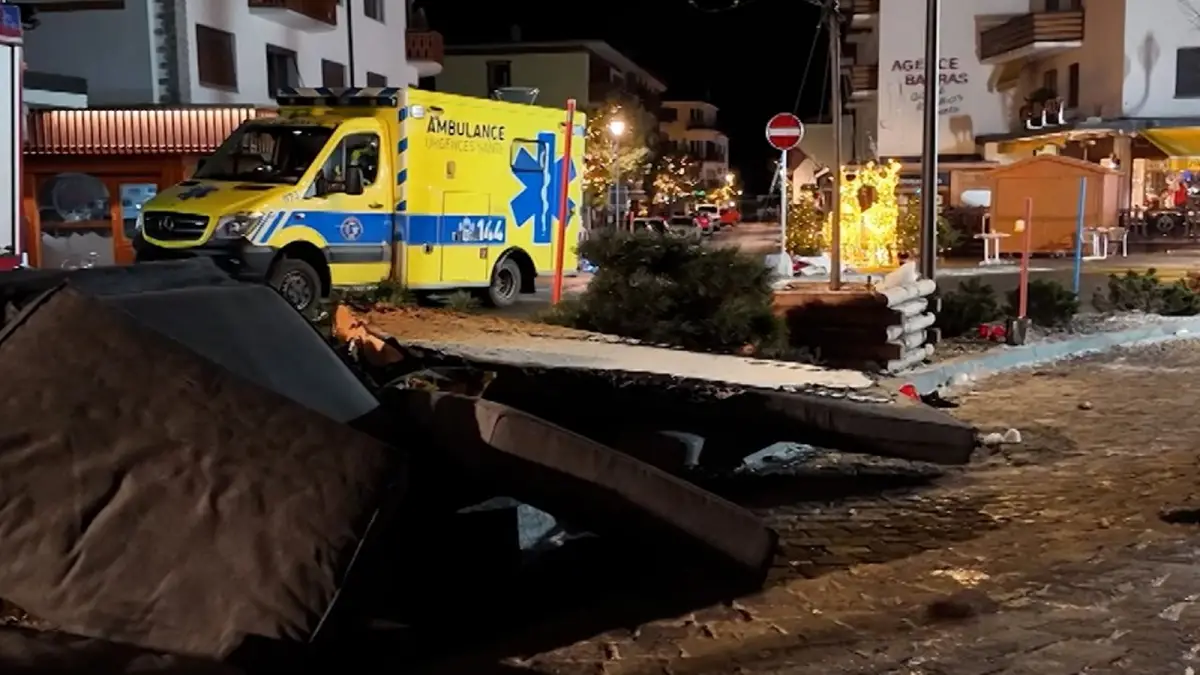 Un trágico incendio en el bar de una estación de esquí en Suiza se cobró la vida de 40 personas
