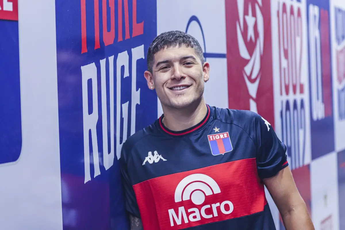 FELIZ. Mientras avanza en su recuperación tras la rotura de ligamentos, Banegas firmó con Tigre por tres años más.