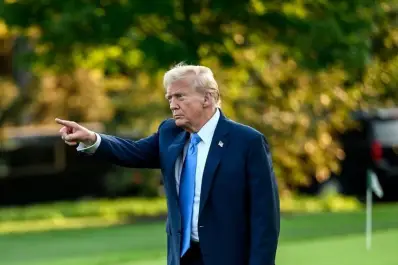 Trump explicó por qué presenta moretones en sus manos